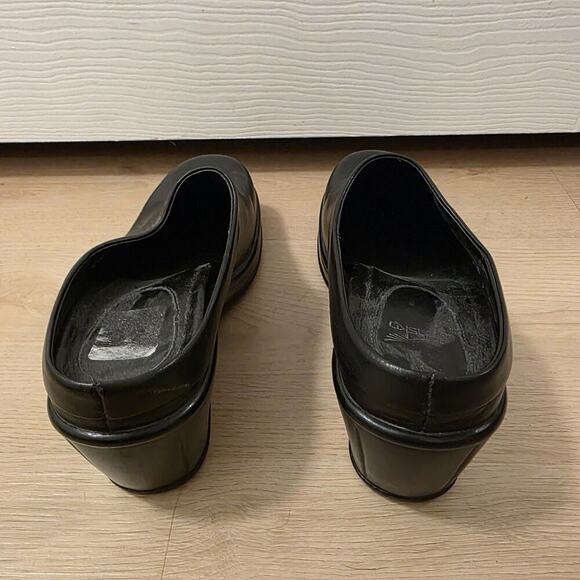 Dansko Black Leather Slip On Supportive Neutral Cabrio Mule Clogs Size 9.5 - Picture 3 of 7